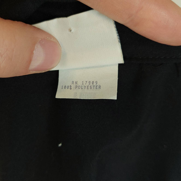 Vintage 80s 90s Floral Button-Down with Fabric Buttons - Picture 8 of 9